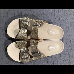 Buckle gold sequin Forever sandal size 9
